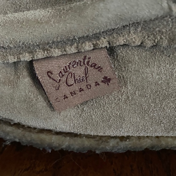 Grey Suede Fur-Trimmed Moccasins with Beaded Design - Picture 2 of 3